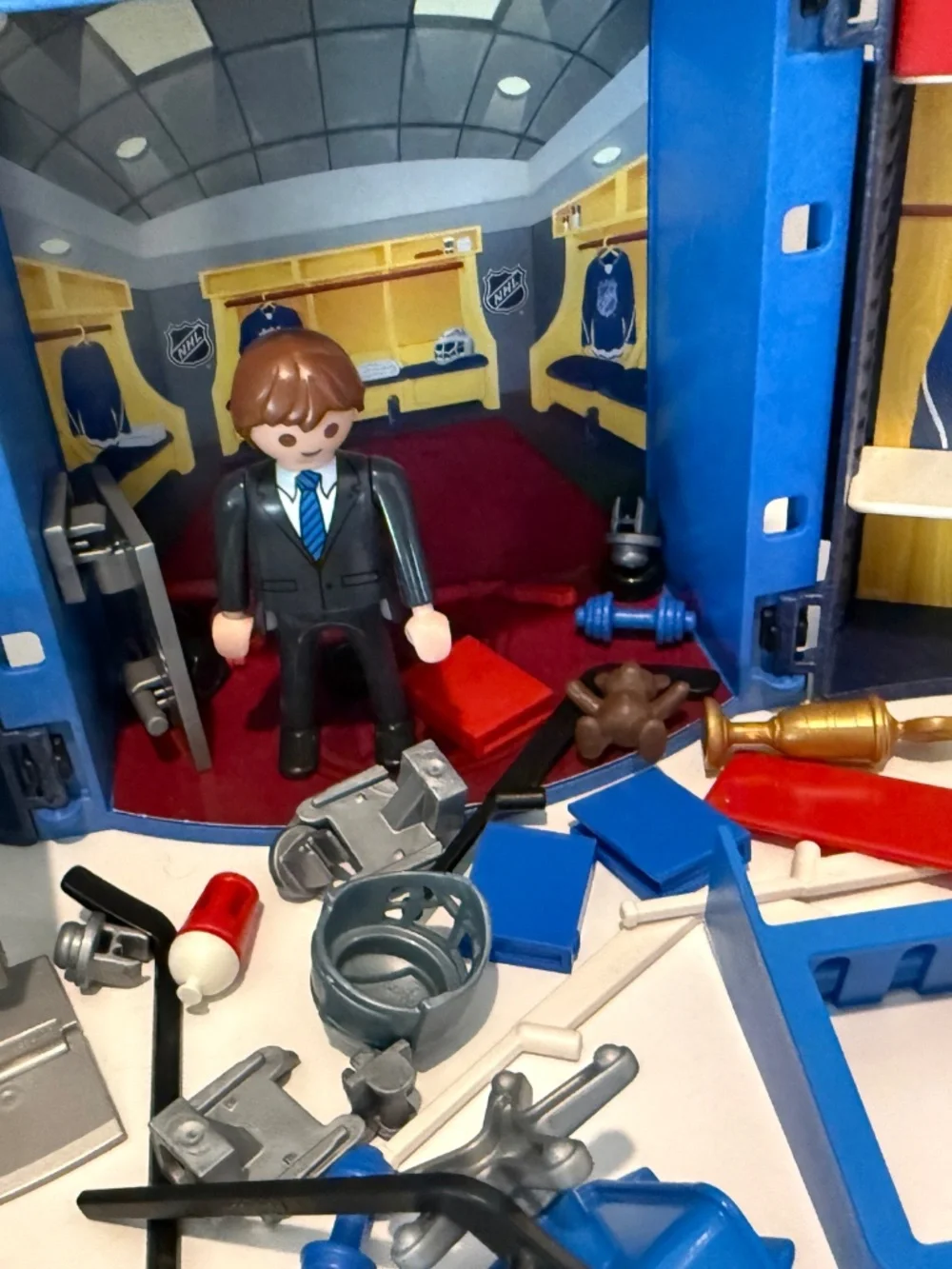 Playmobil questions leave